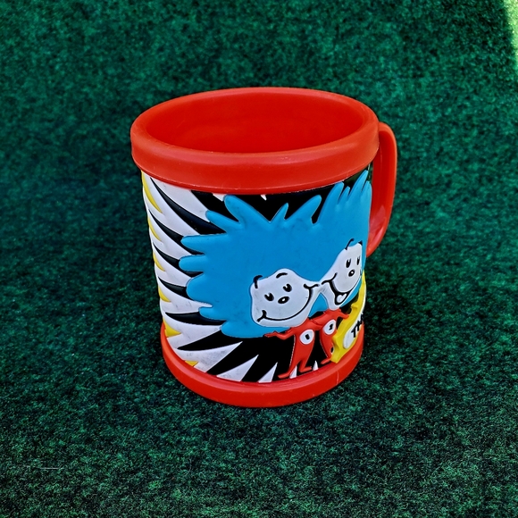 Universal's Islands of Adventure Dr Seuss Kid 3D Cup Mug Thing 1 Thing 2 - Picture 2 of 8